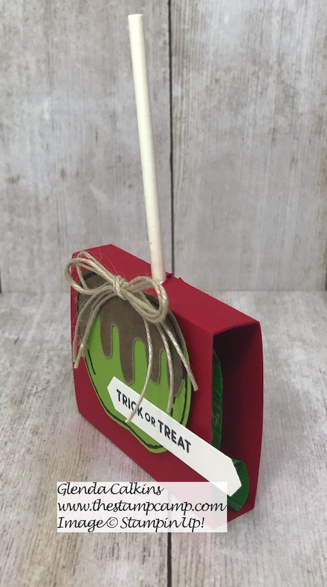 Harvest Hellos stamp set creates the perfect Carmel Apple treat holders for your Halloween treats. Details on my blog here: https://wp.me/p59VWq-aob #stampinup #treats #treatholder #thestampcamp